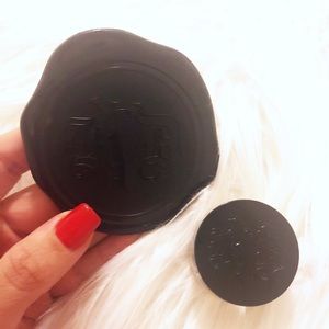 Kat Von D Makeup - Kat Von D Setting Powder and Mirror Kat Von D Makeup - Kat Von D Setting Powder and Mirror
